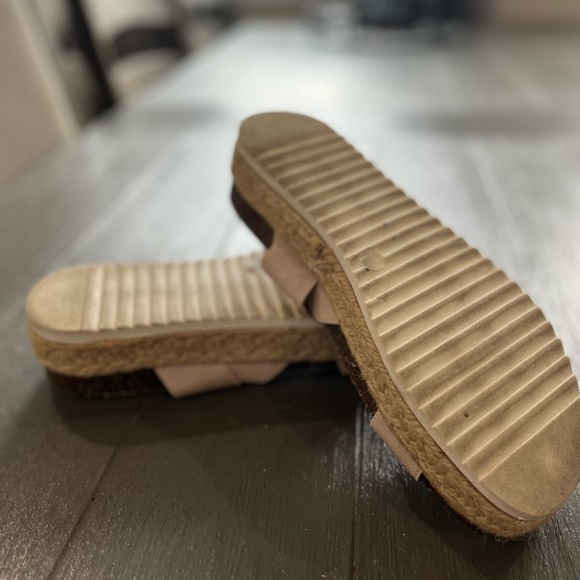 Madden Girl Cybell Platform Sandals- size 9 - Picture 3 of 3